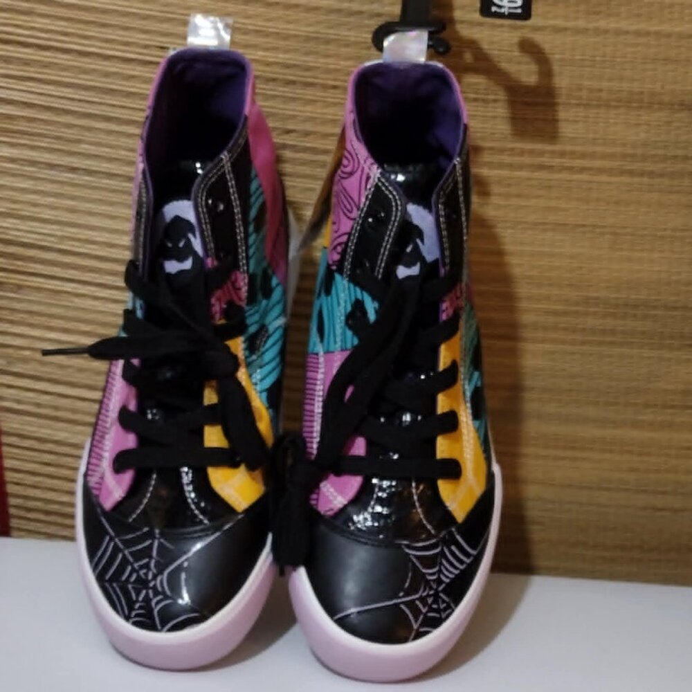 New - women Size 10.5-11 Hi-Tops Disney Night Before Christmas (men 9.5)